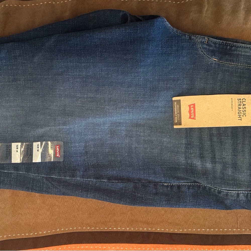 Levi’s - Picture 3 of 4